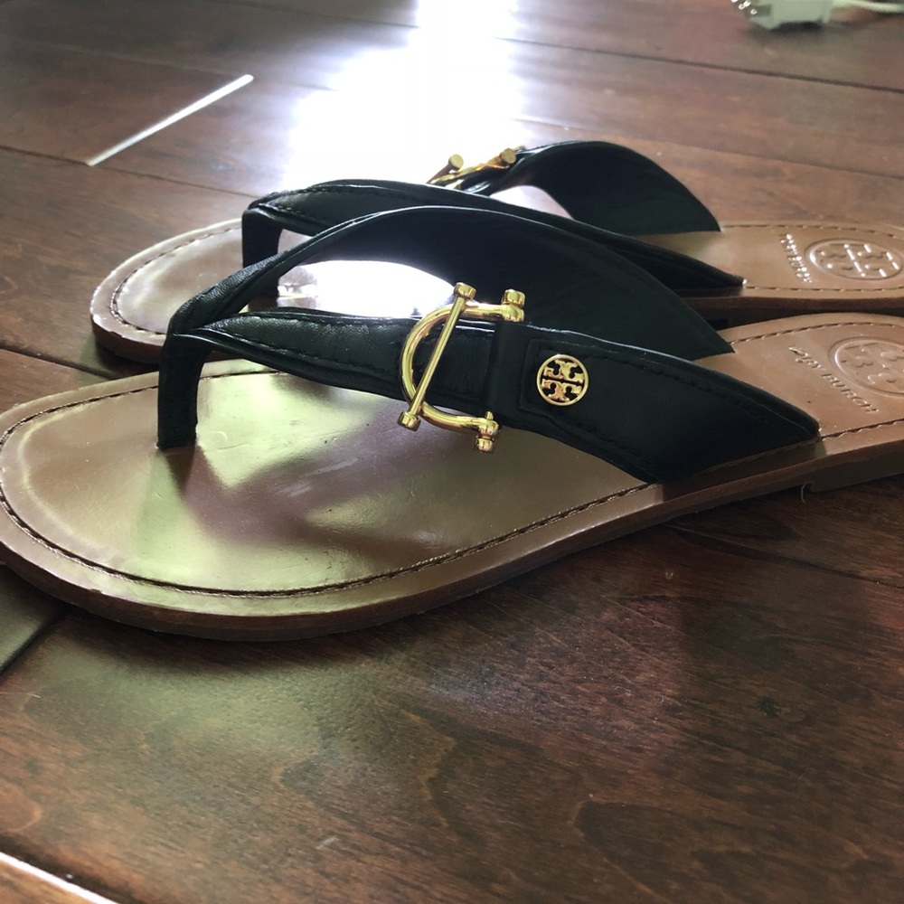 New!! Size 7.5 Tory Burch black leather flip flops